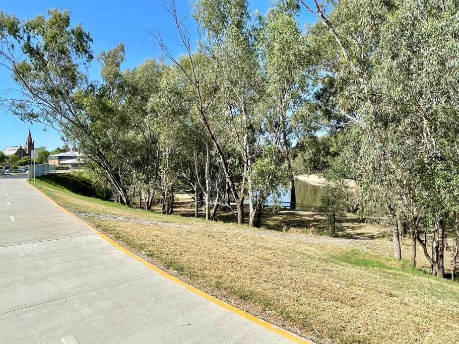 “Riverbank Retreat” Central Unit On The River Wagga Wagga Zewnętrze zdjęcie